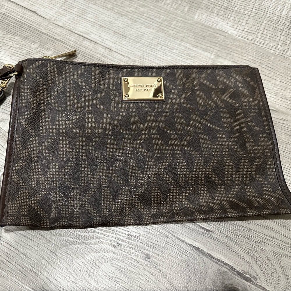 Michael Kors Wristlet